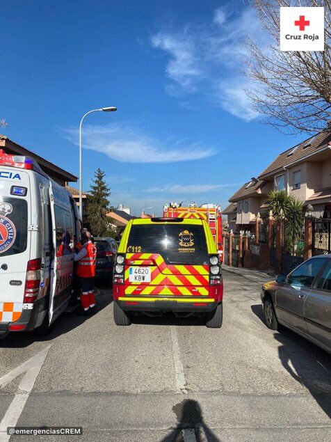 emergenciasCREM's tweet photo. Tras solicitud desde #SUMMA112 uno de nuestros #SVB permanece en preventivo de #BomberosCM por un incendio urbano en #Navalcarnero.
Intervienen también @Pcnavalcarnero y @Navalpolicia.

#ASEM112 https://t.co/Oq7i8blx2B
