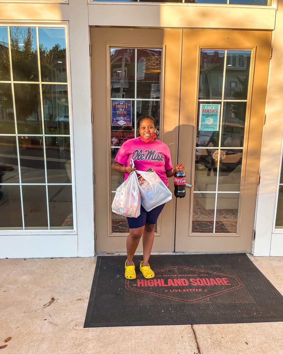 HighlandSquareO's tweet photo. Free today at 5pm👀? Come to the office to play GROCERY BINGO with us today in the Clubhouse🤩🏆! We will be giving away some groceries and household supplies that you will LOVE💘. 

#livebetter☺️❤️️ #livehighlandsquare🏠 https://t.co/iPE0FMVwUa