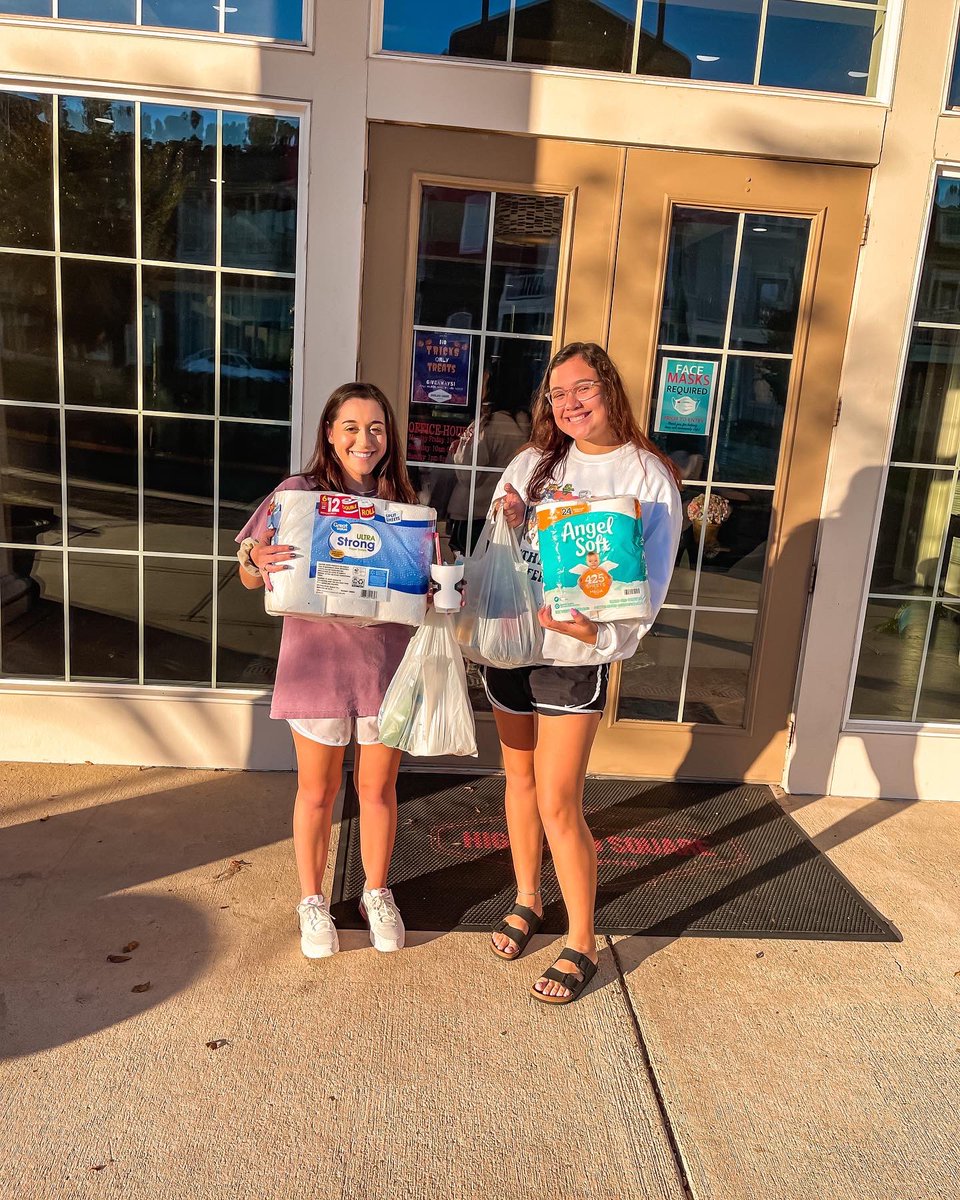 HighlandSquareO's tweet photo. Free today at 5pm👀? Come to the office to play GROCERY BINGO with us today in the Clubhouse🤩🏆! We will be giving away some groceries and household supplies that you will LOVE💘. 

#livebetter☺️❤️️ #livehighlandsquare🏠 https://t.co/iPE0FMVwUa