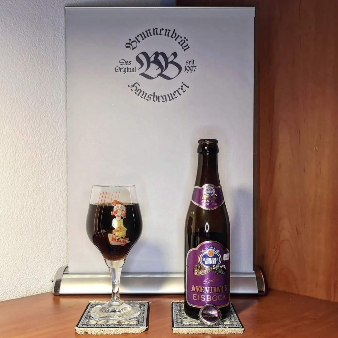 brunnenbraeu's tweet photo. Schneider Weisse - Aventinus Weizen Eisbock [2013 - 9 Jahre alt] (*****) 12,0%

#beeronthecarpet

#schneiderweisse #aventinus #eisbock #weizeneisbock #aventinusweizeneisbock https://t.co/FvgJlqe95Y