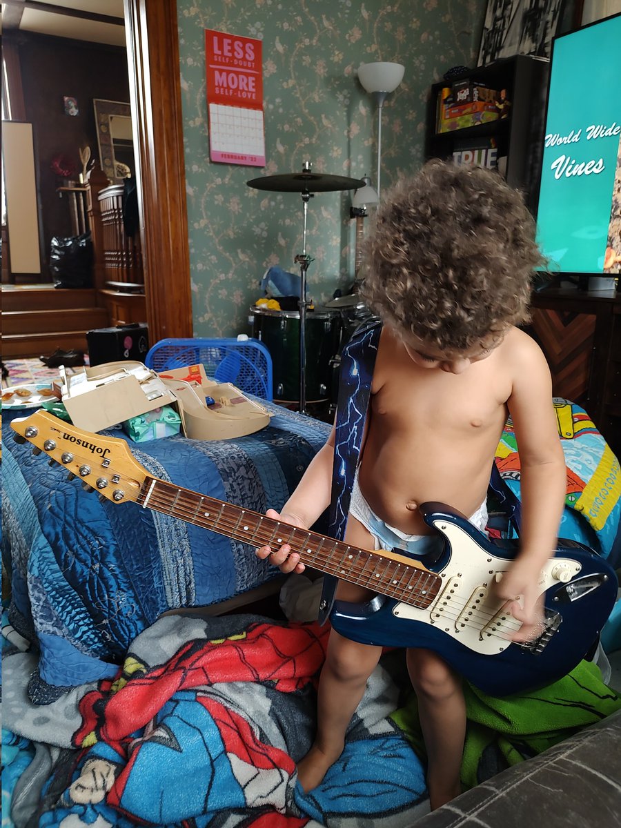 EverettRiverJ1's tweet photo. Dude wants to rock 🤘😜🤘
#toddler #rockstar #futuremusician https://t.co/an4XkurjaS