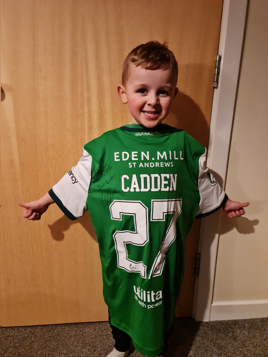 LewisMckinnon2's tweet photo. This came in post today for archie he is one happy wee boy top class @chrissycadds @HibernianFC https://t.co/H8JP5mDqrS