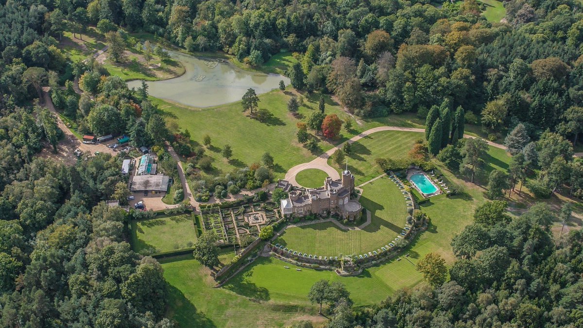ReseauKeymex's tweet photo. Le Prince William et Kate Middleton s'apprêteraient à quitter Londres pour s'installer dans ce prestigieux manoir. 🏰✨

#Immobilier https://t.co/1VrdeGWbij https://t.co/DeZcA4Xhj4