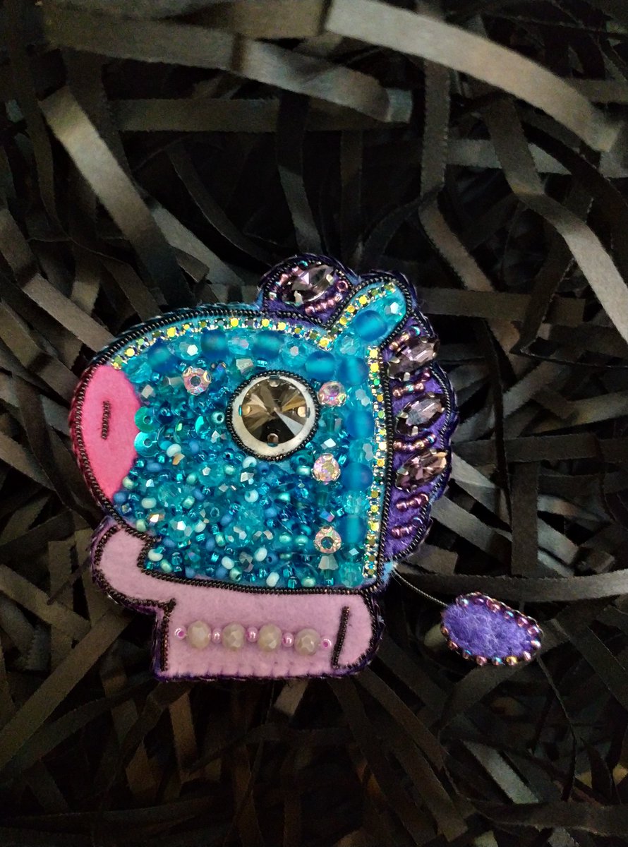 aftertalk_st's tweet photo. There he is!
All shiny and sparkling our lovable Mang (brooch) made by us.
Happy birthday, sunshine!
#HAPPYJHOPEDAY #MadeWithHope #HappyBirthdayJhope #BTS #BT21
@BTS_twt @allforarmy https://t.co/HDCMFvbVEe