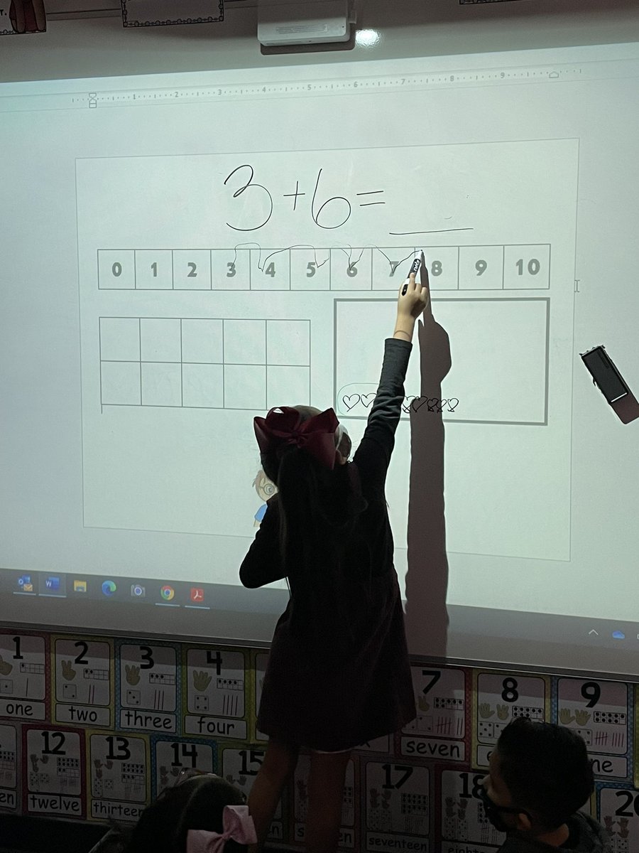 Mayra_Rdz87's tweet photo. Talking problems out and helping each other solve them is always so helpful especially when we each have our own strategy of preference. #lifeinkinder #alwaysapanther #teachinginapandemic #juntosbrillamos @AAlexanderElem https://t.co/YteHZ9QpUK