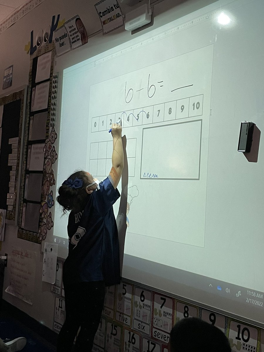 Mayra_Rdz87's tweet photo. Talking problems out and helping each other solve them is always so helpful especially when we each have our own strategy of preference. #lifeinkinder #alwaysapanther #teachinginapandemic #juntosbrillamos @AAlexanderElem https://t.co/YteHZ9QpUK