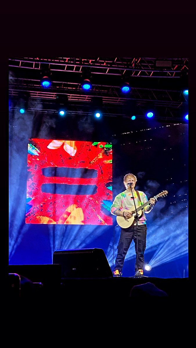 Happy Birthday <a href="/edsheeran/">Ed Sheeran HQ</a>!🥳💐I always wish you the best!❤️ Only 132 days to see you live again!🎤🏟 
📸Milano 25/11/2021
#EdSheeran #edsheeran #edhq #HappyBirthdayEdSheeran ❤️