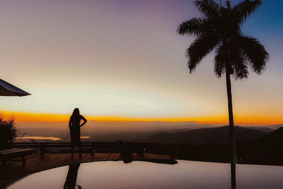 VisitJamaicaNow's tweet photo. ⁠🌅 Need some color in your day? Head to the hills, where @StrawberryHillHotel delivers the most breathtaking sunsets. #VisitJamaica 

📸: @_juliabras @the_denni via Instagram 
#OneCaribbean #CaribbeanDreaming #Sunset #Dusk #Afterglow #Jamaica https://t.co/gQ6P0YLZ6b