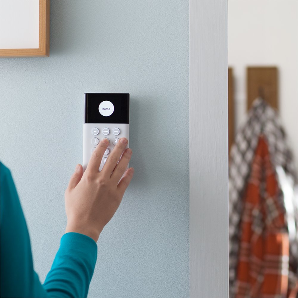 USAA's tweet photo. Save 15% on any new home security system with SimpliSafe. Visit https://t.co/LPetQQSma5 to grab the deal. #PerksOfMembership https://t.co/iZWV0H29TO