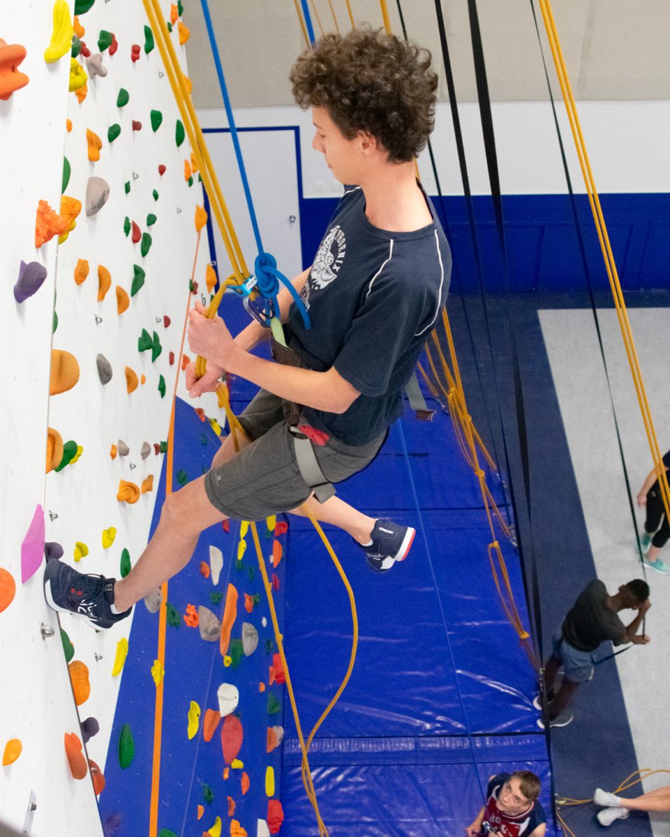 LyceeCalgary's tweet image. 🧗‍♀️  Did you know we have a 36&apos; indoor climbing wall at Lycée Calgary? Students from 3 years old to grade 12 learn to safely climb under the supervision of our ACMG certified climbing instructor. 

#indoorclimbing  #yycclimb #lyceecalgary #aefeinfo #physed  #yyckids #yycfrench