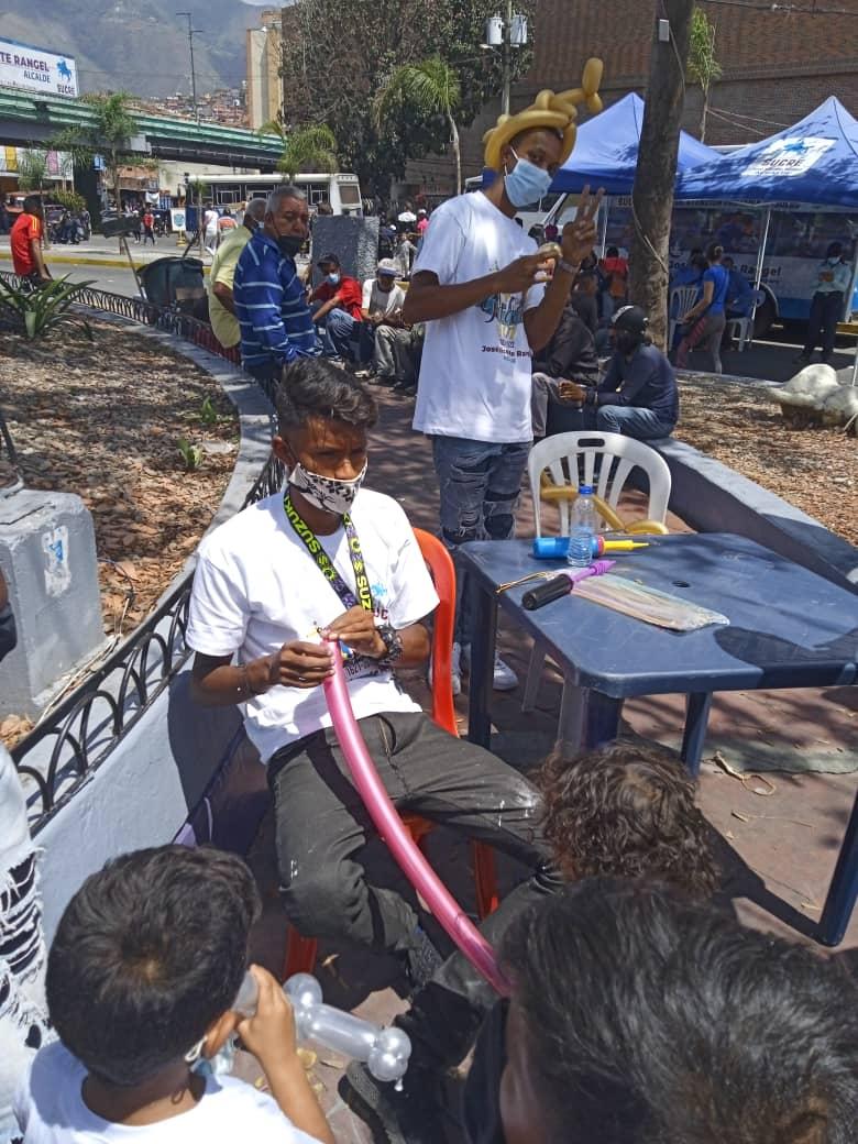 culturasucre's tweet photo. #17febrero Así se realiza la celebración de los #401años de #Petare desde la.plaza El Cristo con actividades recreativas y culturales #Pintacaritas #Papagayos
#Globomagia #ColchonesInflables para la diversión de los consentidos de la casa
#SomosArteYCultura
#JoséVicenteEsCultura https://t.co/Nb5aOJyyMS