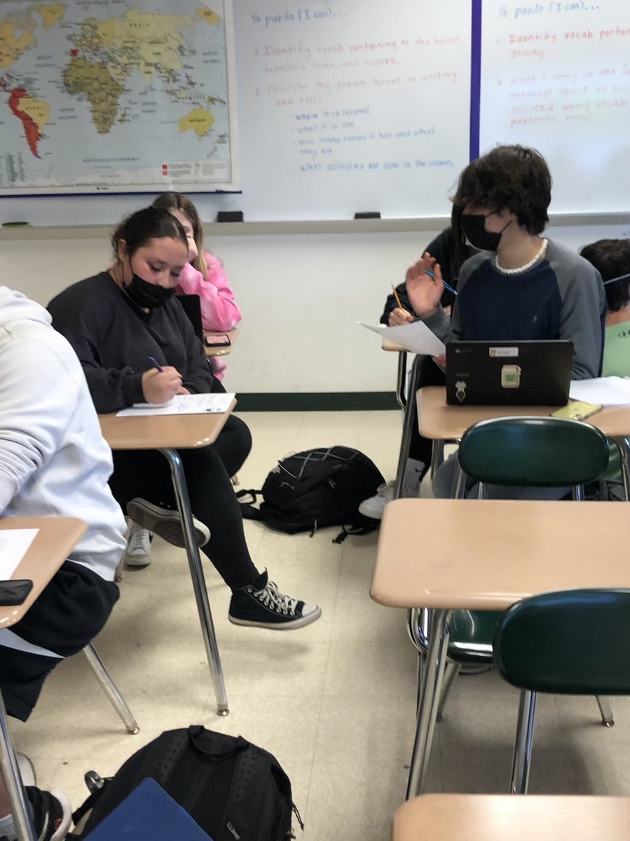 SraLomba's tweet photo. Spanish 3 Ss @DartmouthHS completed an interpersonal speaking activity today where they spoke about their childhoods! ¡Un aplauso 👏🏼 a todos! A job well done! Responses were recorded for a whole class share out! #proudprofe 😊 ❤️#interpersonalspeaking #practicemakesprogress 🗣 https://t.co/TxHSGu6waA