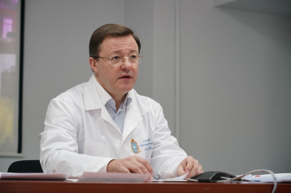 Дмитрий Азаров: "Все усилия необходимо принять, чтобы люди своевременно получали медицинскую помощь"

sova.info/news/dmitriy-a…
