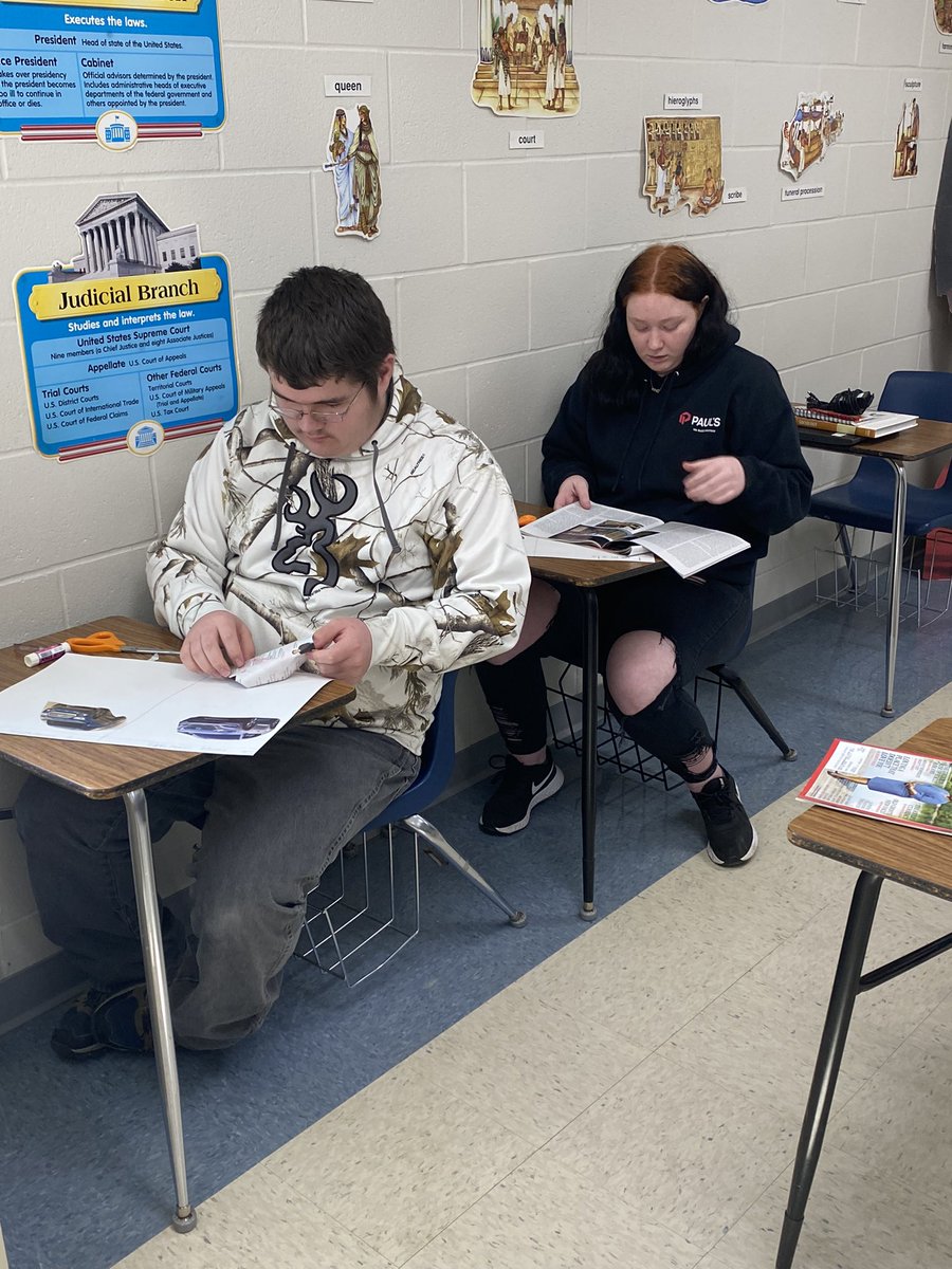 mrfleck203's tweet photo. Sociology students looked for gender stereotypes in advertisements and made colleges to report their findings to their classmates. #TitanTrue https://t.co/HPbc5vAA18