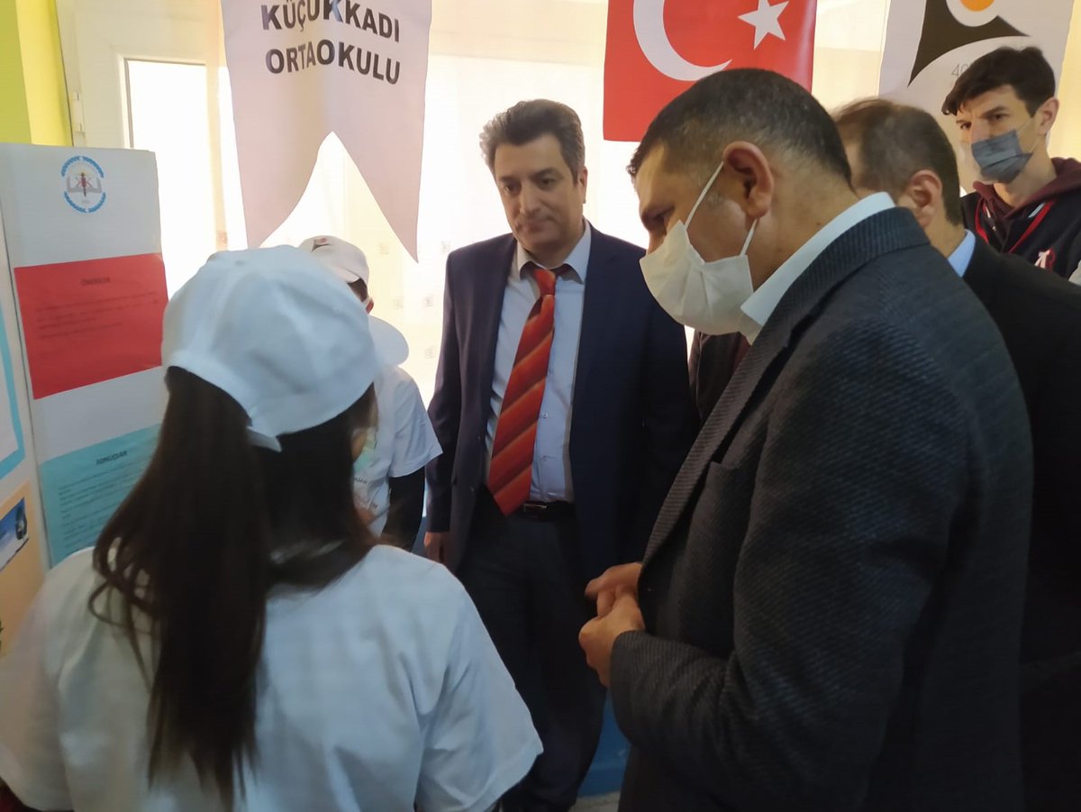 mehmtdervisoglu's tweet photo. Küçükkadı İlk/Ortaokulunun hazırlamış olduğu Bilim Fuarına katıldık.Öğrencilerimizin hazırladığı projeleri  inceledik. Böyle bir bilim fuarı sergileyen öğretmen ve idarecilerimize özelliklede okulu bir koleje çevirmiş Yıldırım BARUT müdürümüze emeklerinden dolayı teşekkür ederim. https://t.co/zWTtTQpYoX