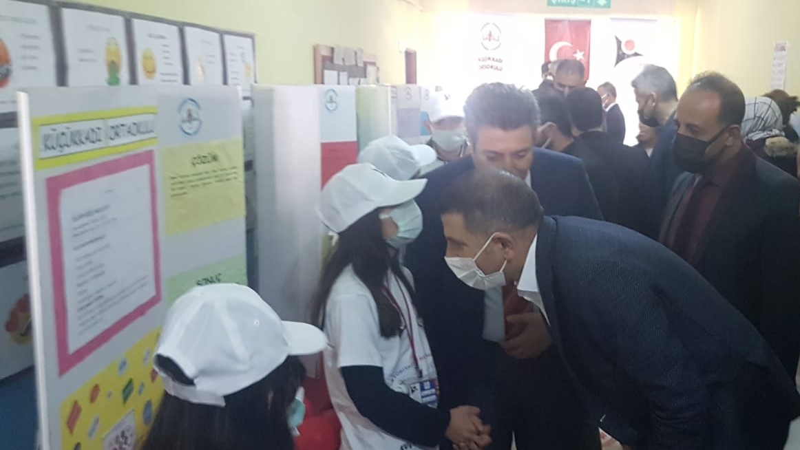 mehmtdervisoglu's tweet photo. Küçükkadı İlk/Ortaokulunun hazırlamış olduğu Bilim Fuarına katıldık.Öğrencilerimizin hazırladığı projeleri  inceledik. Böyle bir bilim fuarı sergileyen öğretmen ve idarecilerimize özelliklede okulu bir koleje çevirmiş Yıldırım BARUT müdürümüze emeklerinden dolayı teşekkür ederim. https://t.co/zWTtTQpYoX