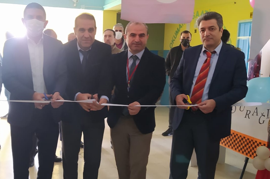 mehmtdervisoglu's tweet photo. Küçükkadı İlk/Ortaokulunun hazırlamış olduğu Bilim Fuarına katıldık.Öğrencilerimizin hazırladığı projeleri  inceledik. Böyle bir bilim fuarı sergileyen öğretmen ve idarecilerimize özelliklede okulu bir koleje çevirmiş Yıldırım BARUT müdürümüze emeklerinden dolayı teşekkür ederim. https://t.co/zWTtTQpYoX