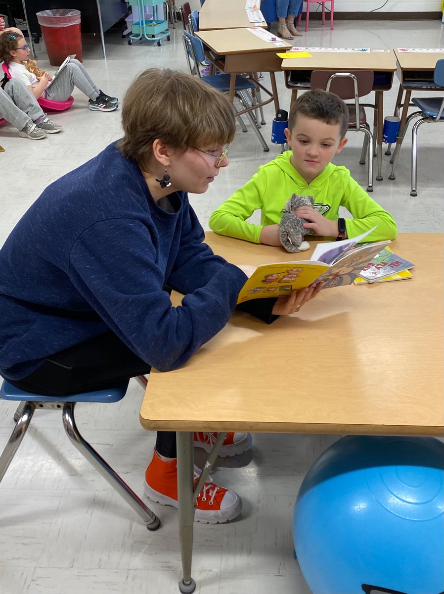 CrystalH_1st's tweet photo. Some more fantastic reading buddies! @PHSPiratePride https://t.co/isP1r73gQo