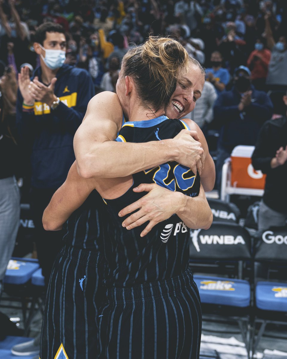 LETS RUN IT BACK! @Sloot22 @alliequigley 💪🏽🏀🔥 📸: for @chicagosky