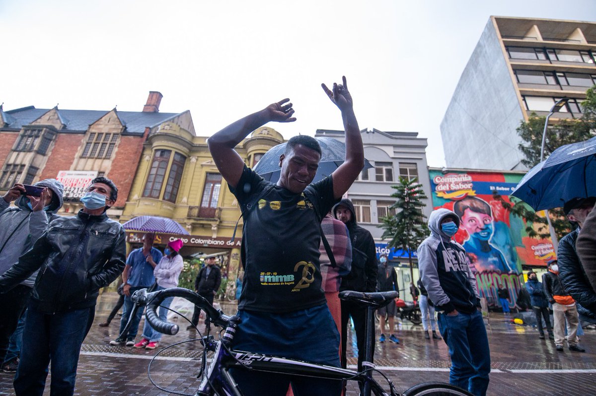 TeatroJEG's tweet photo. Ni la lluvia nos impidió disfrutar de un evento lleno de música y alegría por parte de @AbsAfropacifico, te dejamos algunas imágenes de lo que pudimos vivir en la franja #GaitánAlAire. 

📸 Mathew Valbuena / Idartes

#ColombiaAlParque2022 #BogotáComoEscenario https://t.co/KZUZo5fBbT