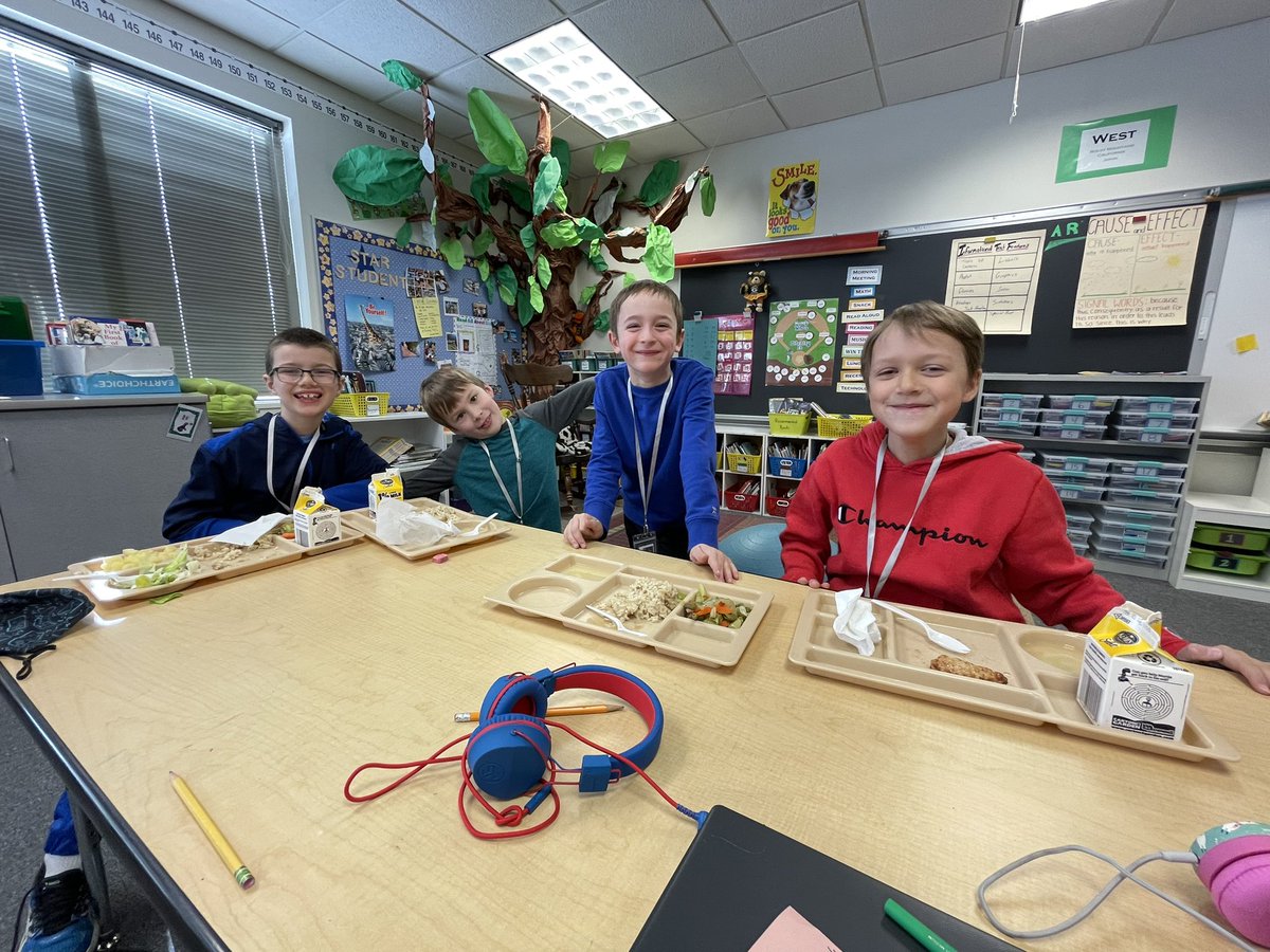 Mr_Uselding's tweet photo. The boys came to lunch to create #MrUsTop5 https://t.co/1fdOV22PC3