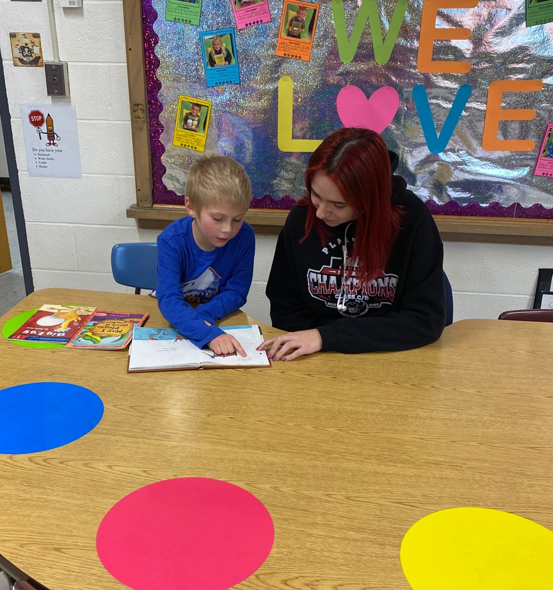 CrystalH_1st's tweet photo. The first graders were so excited to read with their reading buddies today! The HS students are so great to them. @PHSPiratePride https://t.co/Pr6sEa8bOM