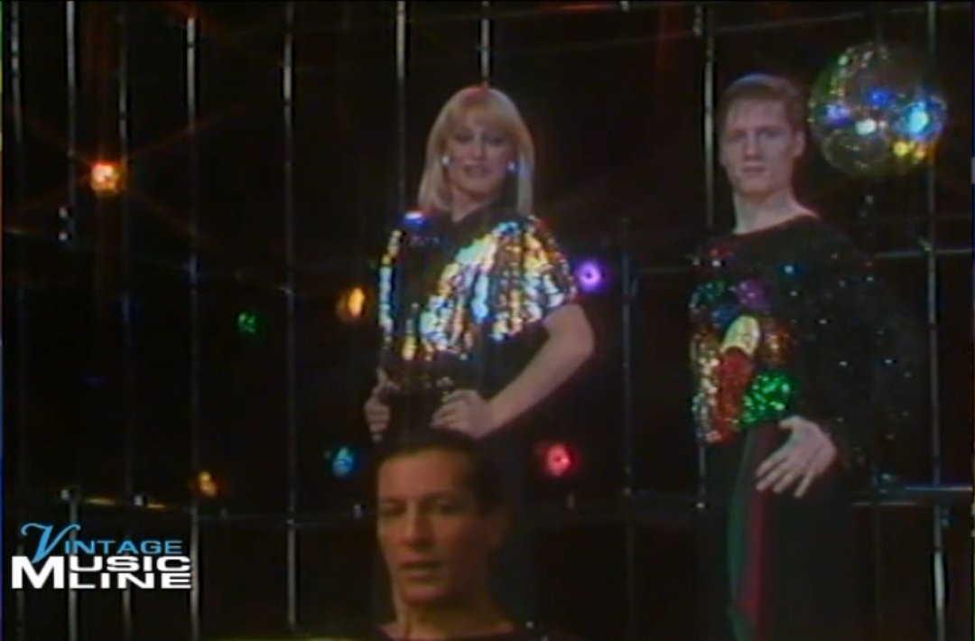 AletuttoRC's tweet photo. Disponibile su YouTube la Super classifica 1982, con esibizione di Raffaella Carrà sulle note di "Ballo Ballo"
https://t.co/SmCjFy6iFa
#raffaellacarrà #superclassifica #1982 #balloballo https://t.co/bIv3bFQa86