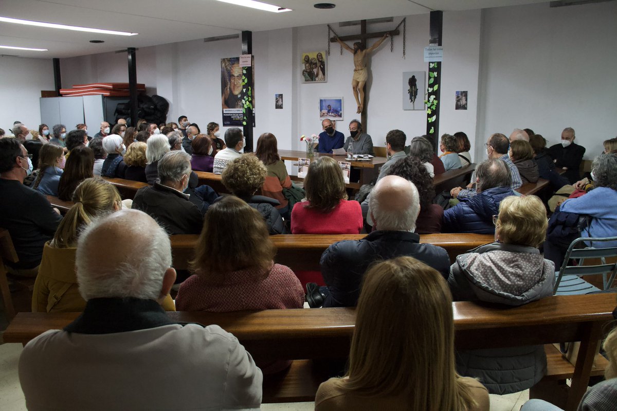EntreBorromeos's tweet photo. En nuestro templo reconociendo la validez y necesidad de la mediación y el diálogo. En épocas de absolutismos y sorderas sociales, que frescura la presentación del libro “Convivencia Restaurativa” de Juan de Vicente
#diálogoreparador https://t.co/nEpyxDJvT0
