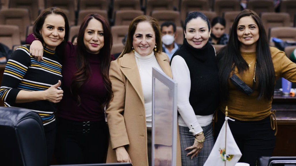 Sandra12Amaya's tweet image. Sin colores, sin siglas, pero sí con alegría y con trabajo.

#JuntasEsMejor