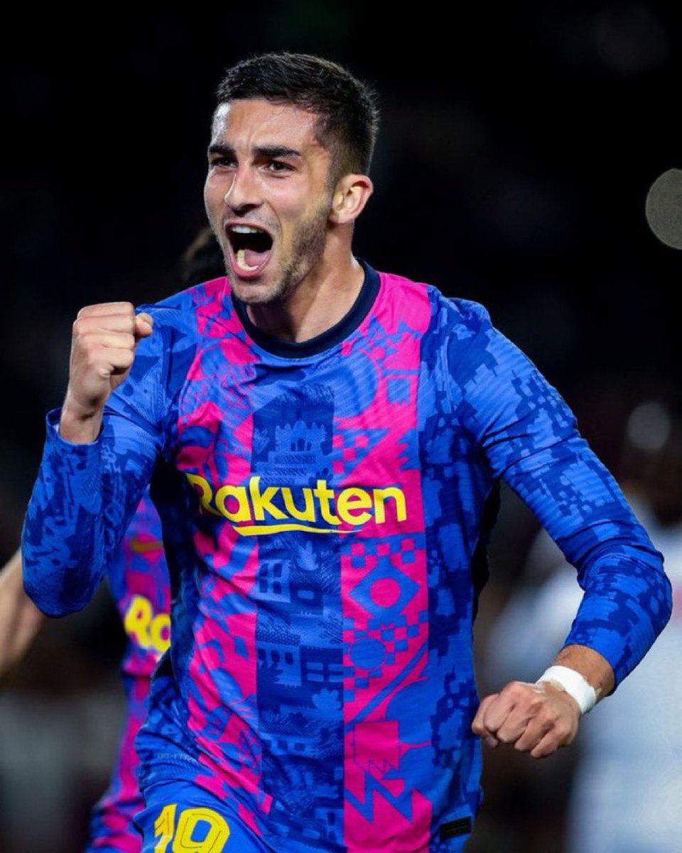 FrenchFCB's tweet photo. Gros bug sur le maillot de Ferran Torres 🤦‍♂️ https://t.co/OMfMSWHgF2