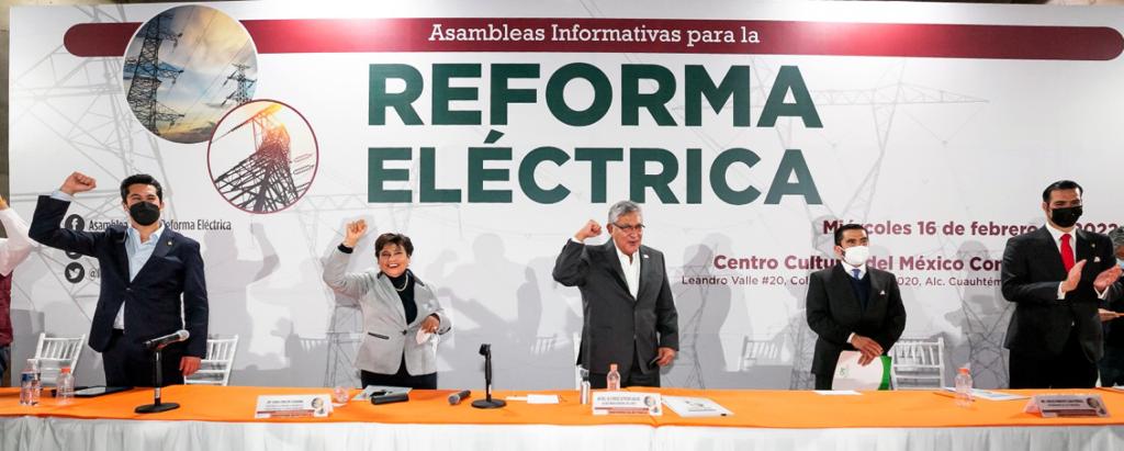 secc11cdmx's tweet photo. #SNTEconMéxico 👩‍🏫🇲🇽👨‍🏫🔴 Energía eléctrica gratuita para escuelas públicas, demanda el #SNTE 📚 como acción prioritaria para mejorar condiciones para los espacios en los que diariamente se reúnen más de 35 millones de alumnos 🧑‍💻Leer Nota 👉 https://t.co/8GmbfwFp2U 👈 https://t.co/MyGnkQKCp5