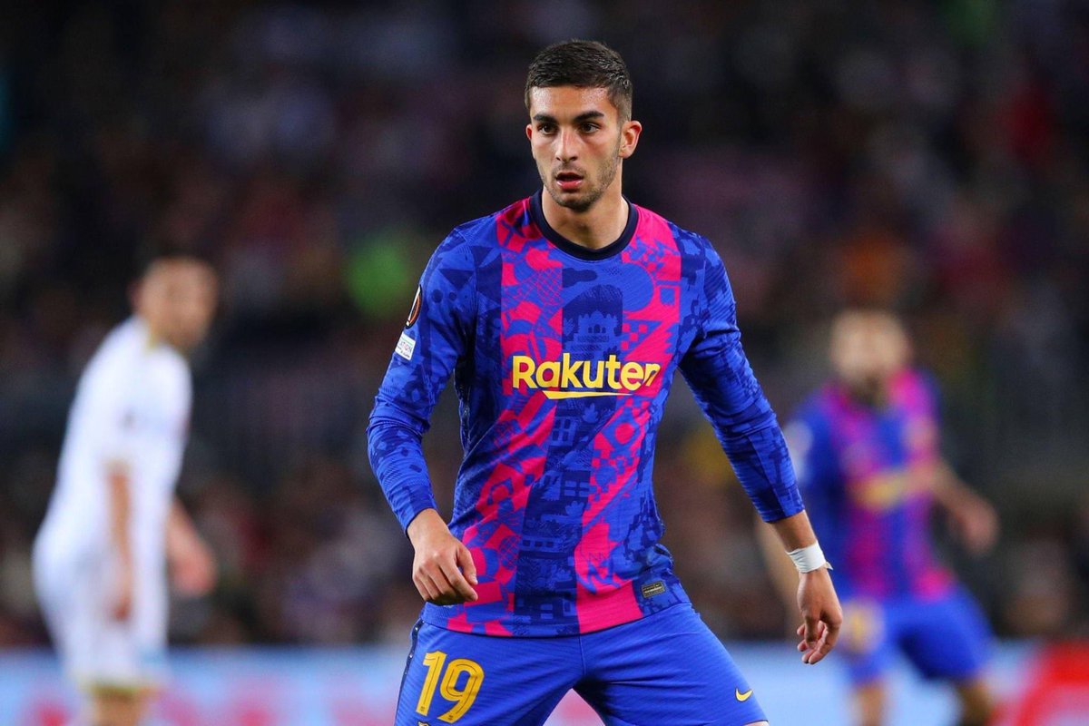 njdmarlon's tweet photo. A camisa do ferran torres sem o escudo do barcelona e sem o símbolo da nike??????????? https://t.co/rfXENtVs86