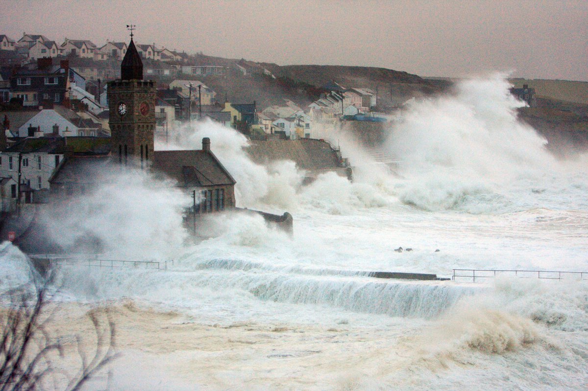 PSincock's tweet photo. A reminder of the power of the sea in #cornwall when a #majorstorm hits. Note these pics a from previous storms not #StormEunice . Be careful tomorrow friends https://t.co/HVpDwuo8vp
