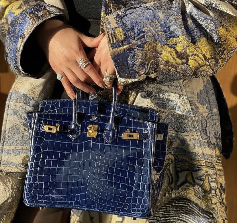 fashion_shw's tweet photo. كل وحده تحط لي شنطة وهيلز ومجوهرات ودعها تقتنيها في أسرع وقت 😓♥️

بختار ذولا خاصه الهيلز 💔 https://t.co/HPmoJAYamK