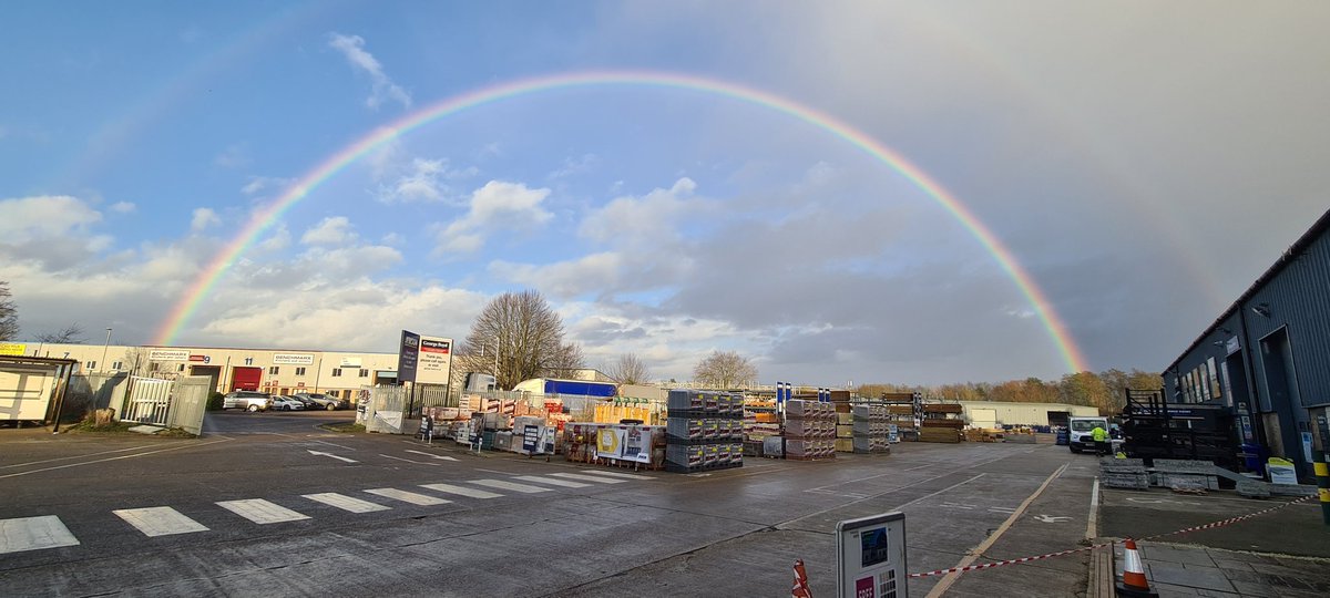 ProjectLandsca3's tweet image. We are currently @Jewsons in Bury st Edmunds. We have made a start on their new Marshalls display which will made up from 32 products and will be the largest in the uk!