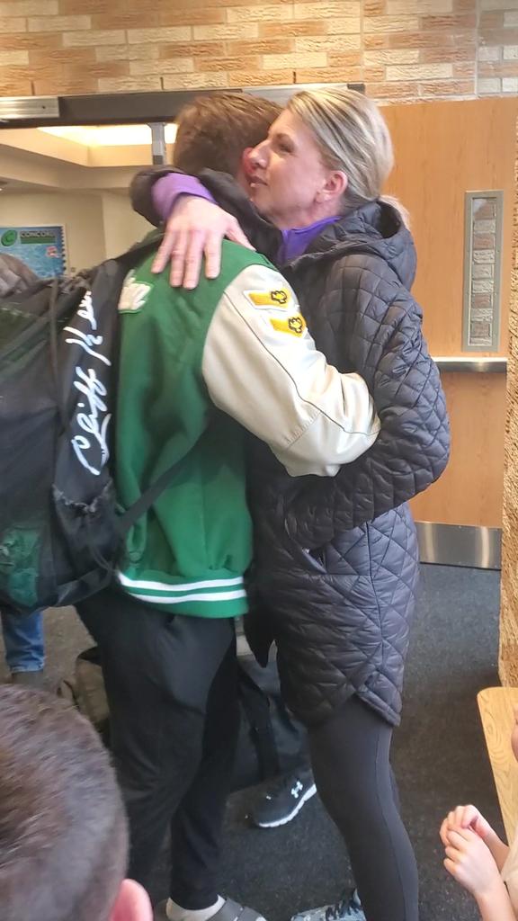 reneecholer's tweet photo. Go @KoltookianArmen win state!! 💚 https://t.co/JfV7zBP5yd