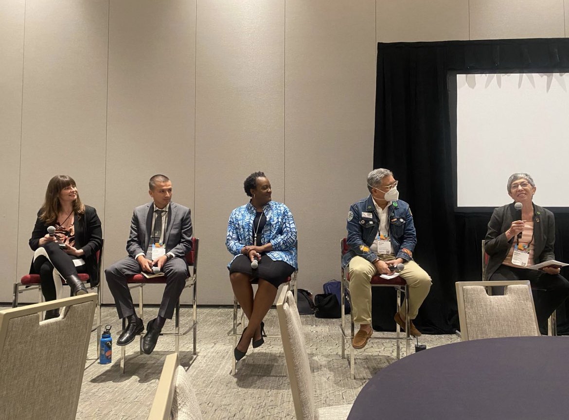 Heather McTeer Toney #PeopleOverPollutionā»ļø (@heathermcteer) on Twitter photo Saying this yesterday at #GreenBiz22 reminded me that I donāt say this enough:
Google Environmental Justice.
Not only are you doing the homework, youāre adding to algorithm š
<a href="/GreenBiz/">Green Biz</a> <a href="/EDFbiz/">EDF+Business</a> <a href="/deemariedee/">Danielle Decatur</a> <a href="/KoboriGrillsCSR/">Michael Kobori</a> #EnvironmentalJustice #ClimateJustice #Sustainability Saying this yesterday at #GreenBiz22 reminded me that I donāt say this enough:
Google Environmental Justice.
Not only are you doing the homework, youāre adding to algorithm š
<a href="/GreenBiz/">Green Biz</a> <a href="/EDFbiz/">EDF+Business</a> <a href="/deemariedee/">Danielle Decatur</a> <a href="/KoboriGrillsCSR/">Michael Kobori</a> #EnvironmentalJustice #ClimateJustice #Sustainability