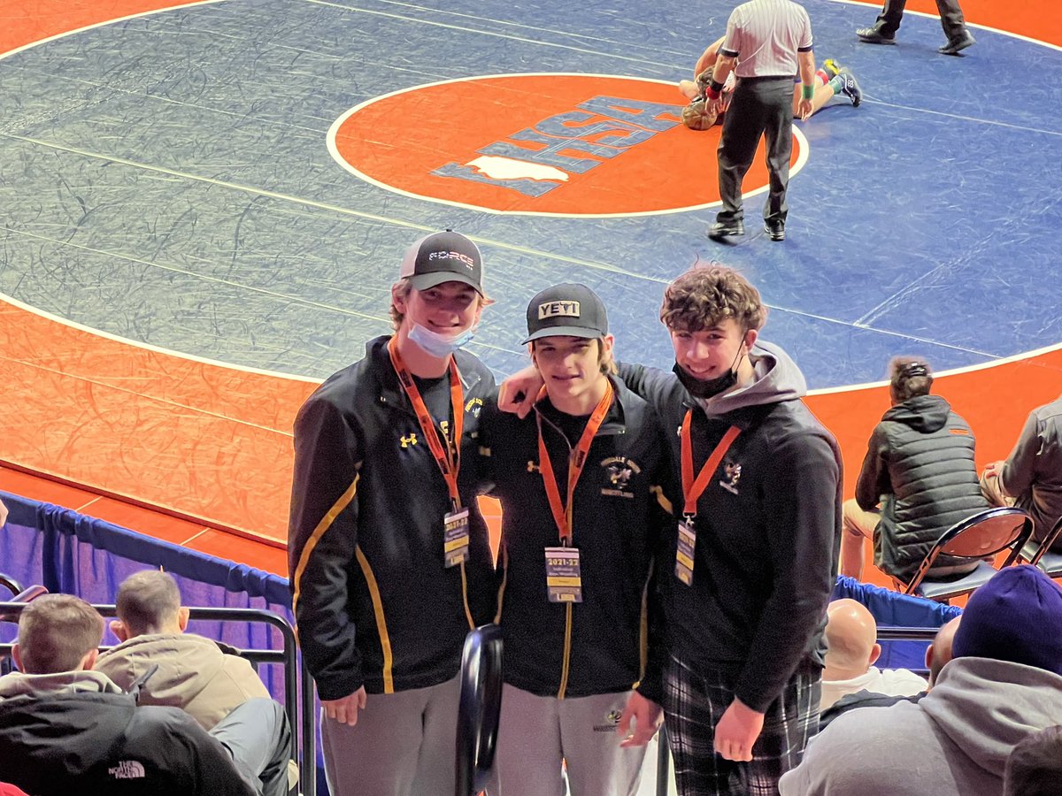 Representing Hinsdale South Wrestling Class 2A at the IHSA State Finals. Let’s go! <a href="/HinsdaleSouthAD/">Hinsdale South Athletic Department</a> <a href="/HinsdaleSouthHS/">Hinsdale South HS</a> @gdude1104 #WrestlingCommunity #pinforthewin #highschoolwrestling