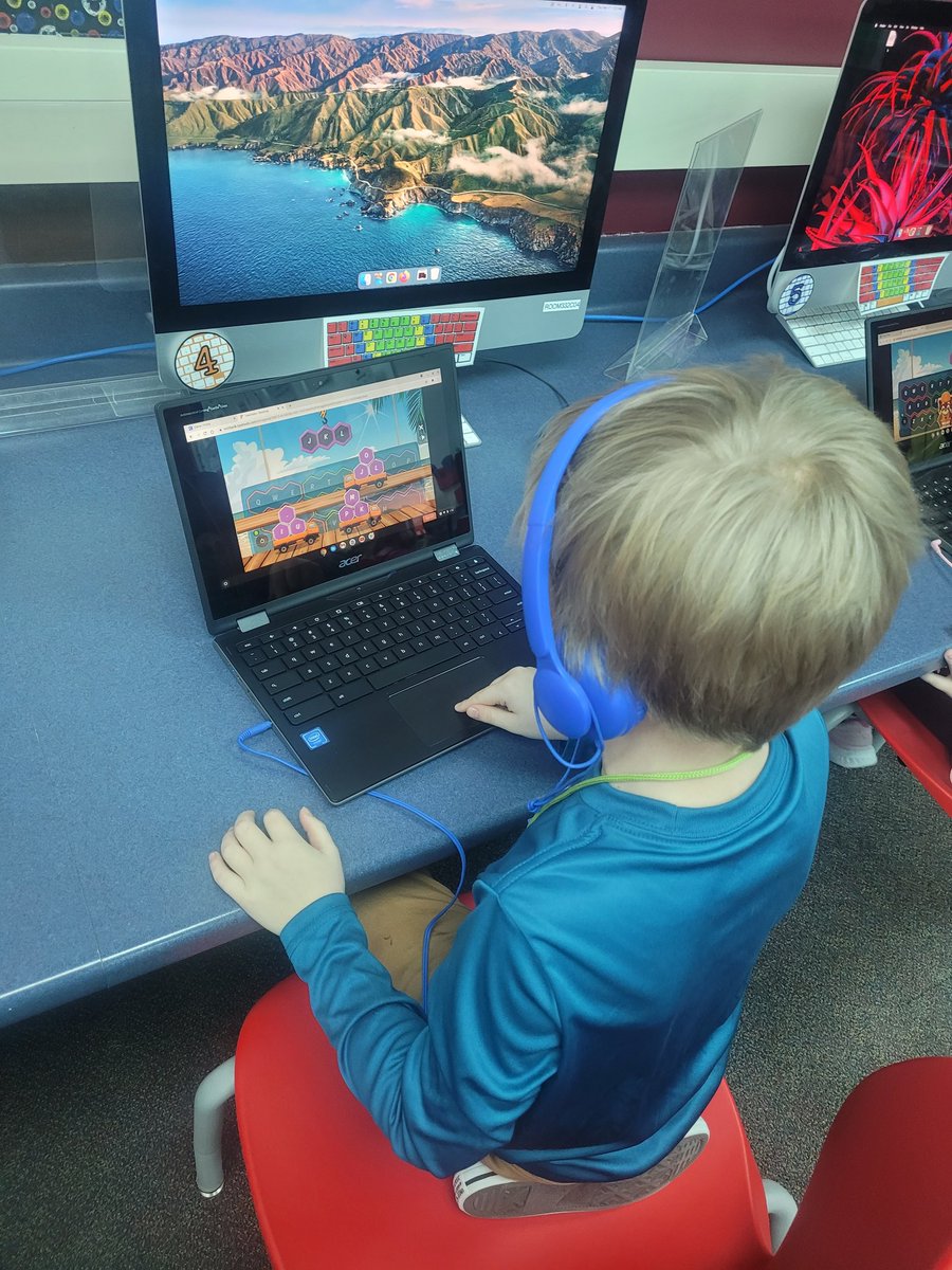 NPMrsD's tweet photo. We're piloting a few different typing programs at Central. Today the kindergarteners are trying Typetastic! #edtech #LilTypists #CentralStrong @typetastic_com https://t.co/f75kozMkw5