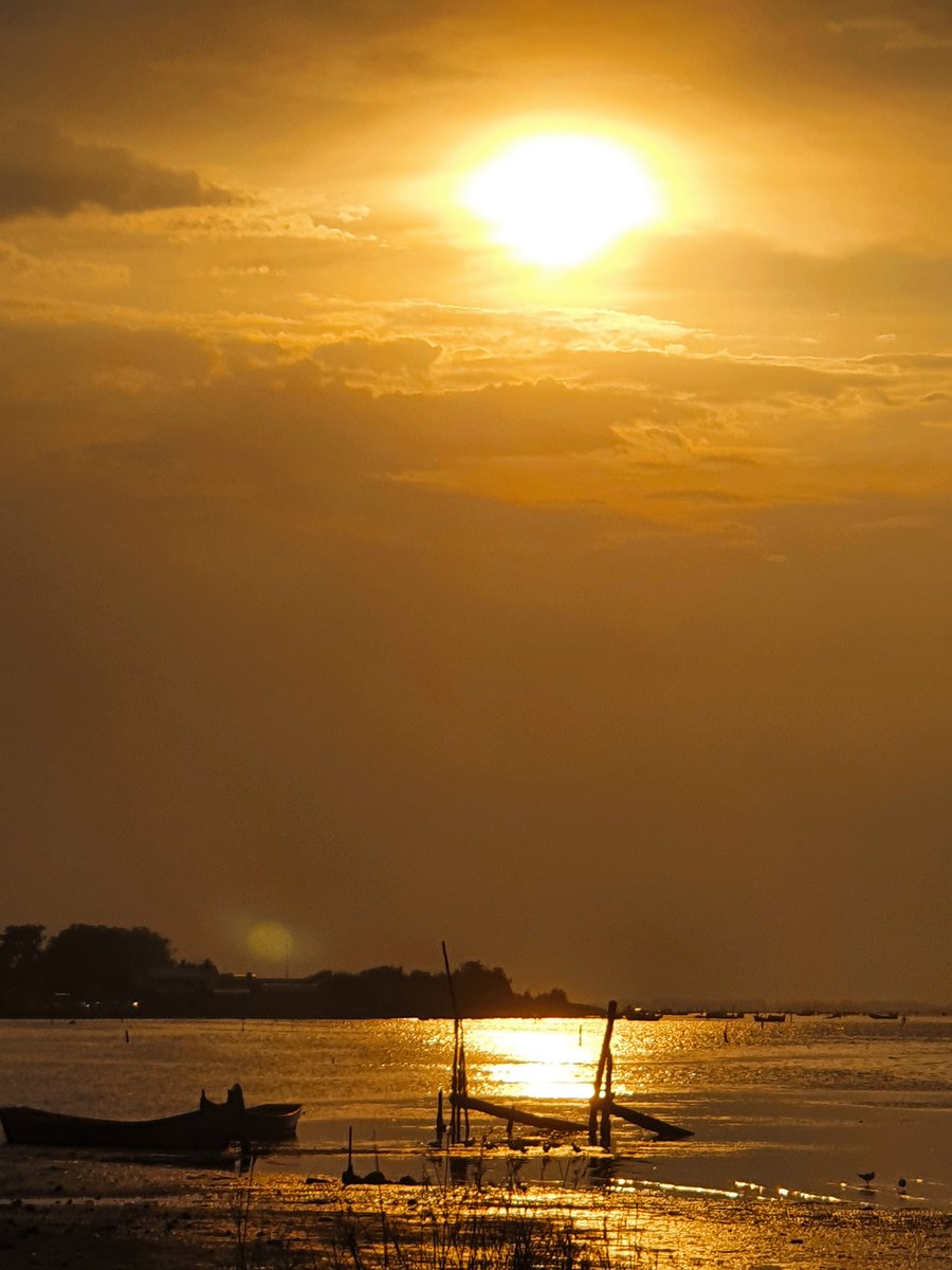 Jucac1990's tweet photo. Hey guys! passing by to promote my first collection of Nfts photographs. This collection is about sunset, photographed in Brazil by me. check out the complete collection through the link.

https://t.co/wXFzcLgfpP. 

#opensea #nftphotography #nftart  #nftcollector #nftwomen #NFT https://t.co/ZxpN4DtPKr