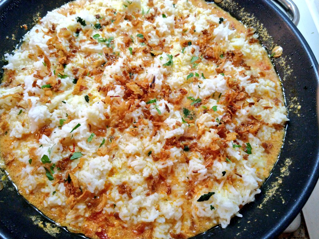 GeologistsCat's tweet photo. Today: #CurryAdventure part... I don't know. The humans prepared for the first time chicken #biryani according to The Curry Guy Easy. It doesn't look to bad and they find it tasty.
Greatings to @Geology_Tim
#Curry #cooking #food https://t.co/hQ6IIlkdc6