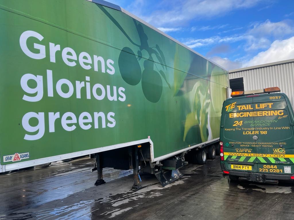 TLE247's tweet image. This Gray Adam’s trailer has a 10,000kg lifting floor inside and is undergoing its periodic maintenance. With UK winter road conditions being the way they are the importance of cleaning, inspecting and lubricating the lifting cables can’t be stressed enough. #grayadams #asda #tle