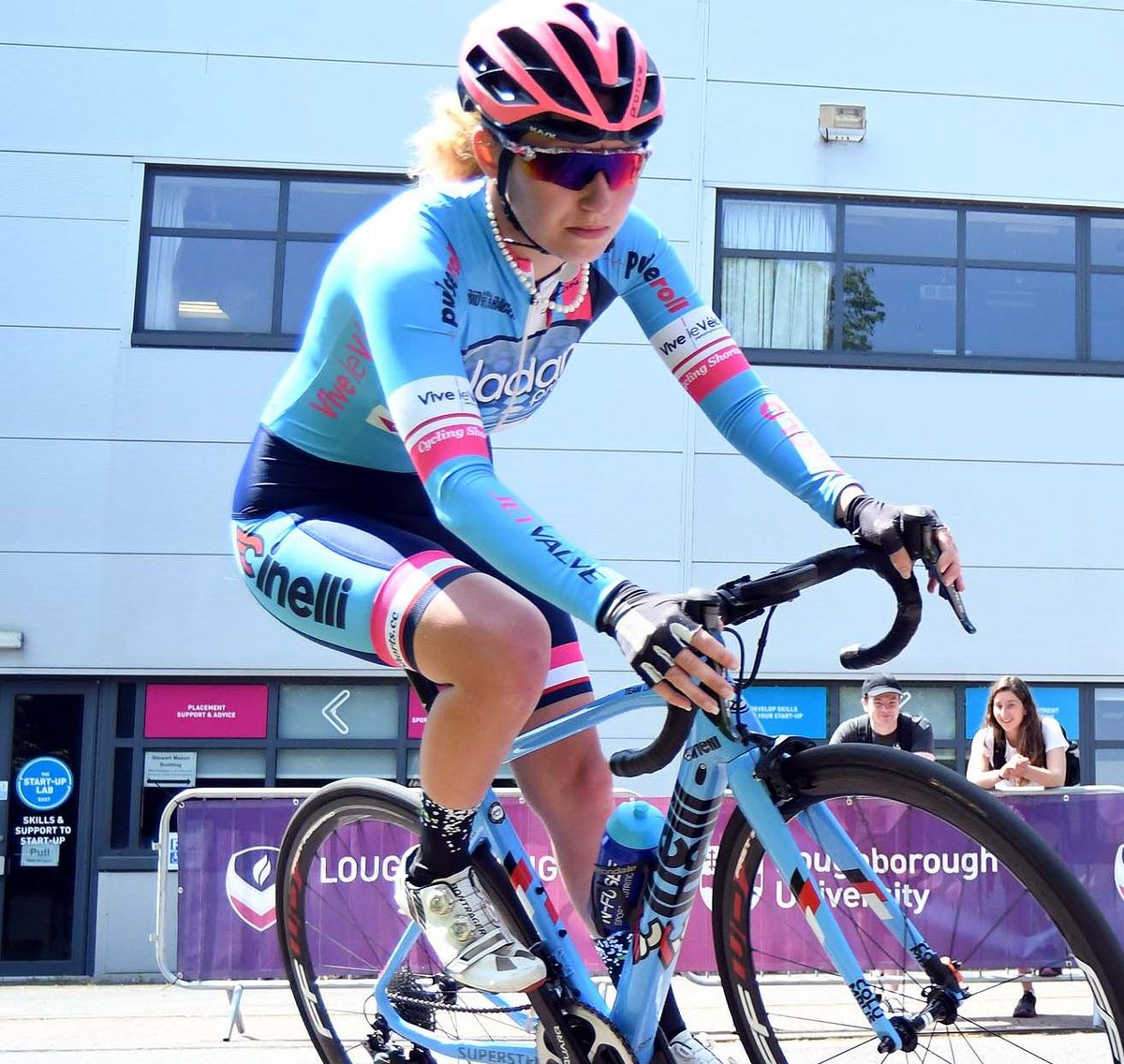 Quiz Time! Maddie Gammons (@saintpiran1 )

Q&amp;A with 22 year old <a href="/MaddieGammons/">Maddie Gammons</a> who's been racing for 10 years after a Go-ride session at school "For Jenny and Ricci to provide us with equal support to the mens team is really impressive" 
velouk.net/2022/02/17/qui…