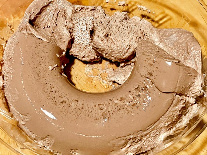 ババロアつくりますた
出すときミスって崩れましたがうめえ
でももっと安い大量生産じみた感じのババロアにしたいので生クリームなんか使っちゃダメだなこれは…w 