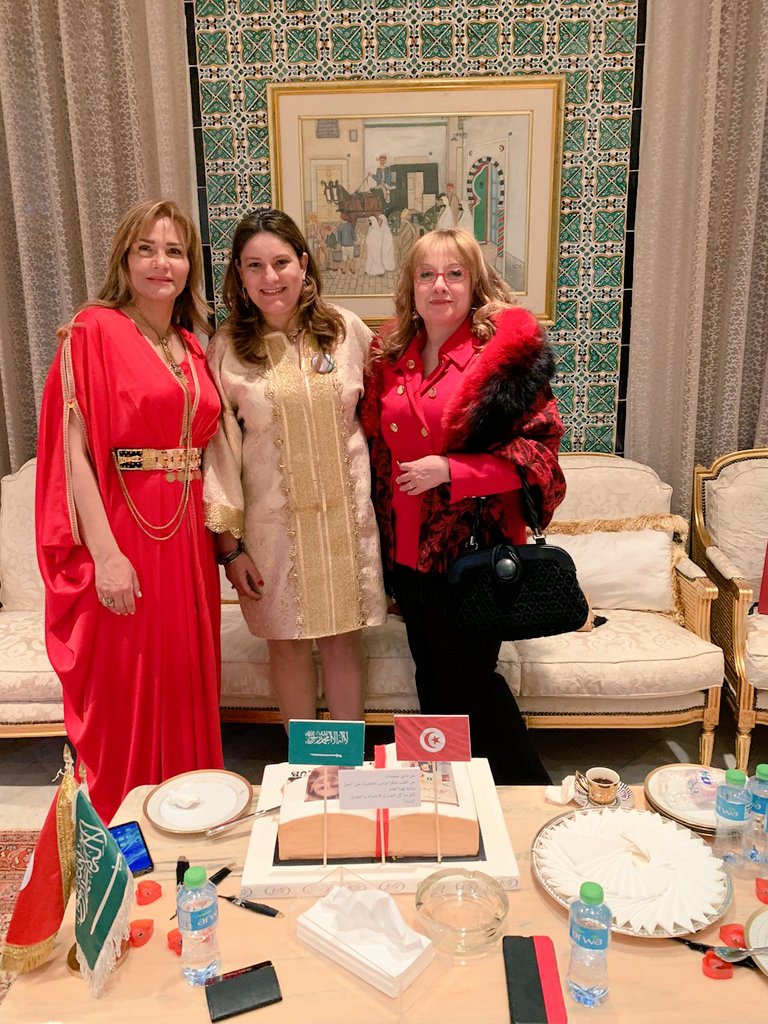 نازلة دار الأكابر في ضيافة نادي القراءة صفحات بمقر إقامة سعادة سفير تونس بالمملكة السعودية بالرياض