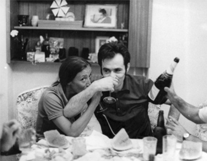 "Incredibile come gli altri manchino sempre nei momenti in cui se ne ha bisogno, passi giorni, mesi, anni interi con qualcuno cui non hai da dir nulla e nel momento in cui hai da dirgli qualcosa, magari scusami, aiuto, lui non c'è e tu sei solo".