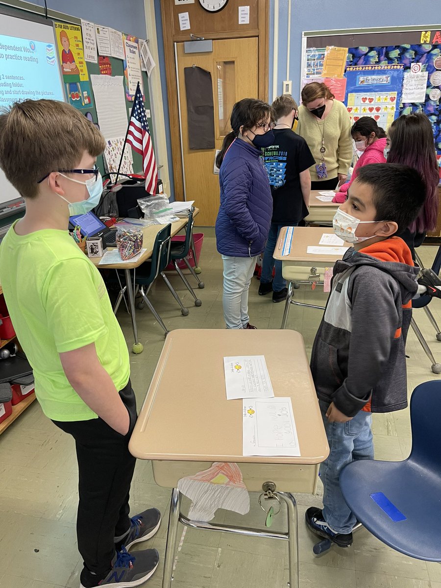 ejrussell2's tweet photo. Smile-A-Grams in 4th &amp; 2nd Grades! #EJRShiningStars https://t.co/rf6nS2UOHh