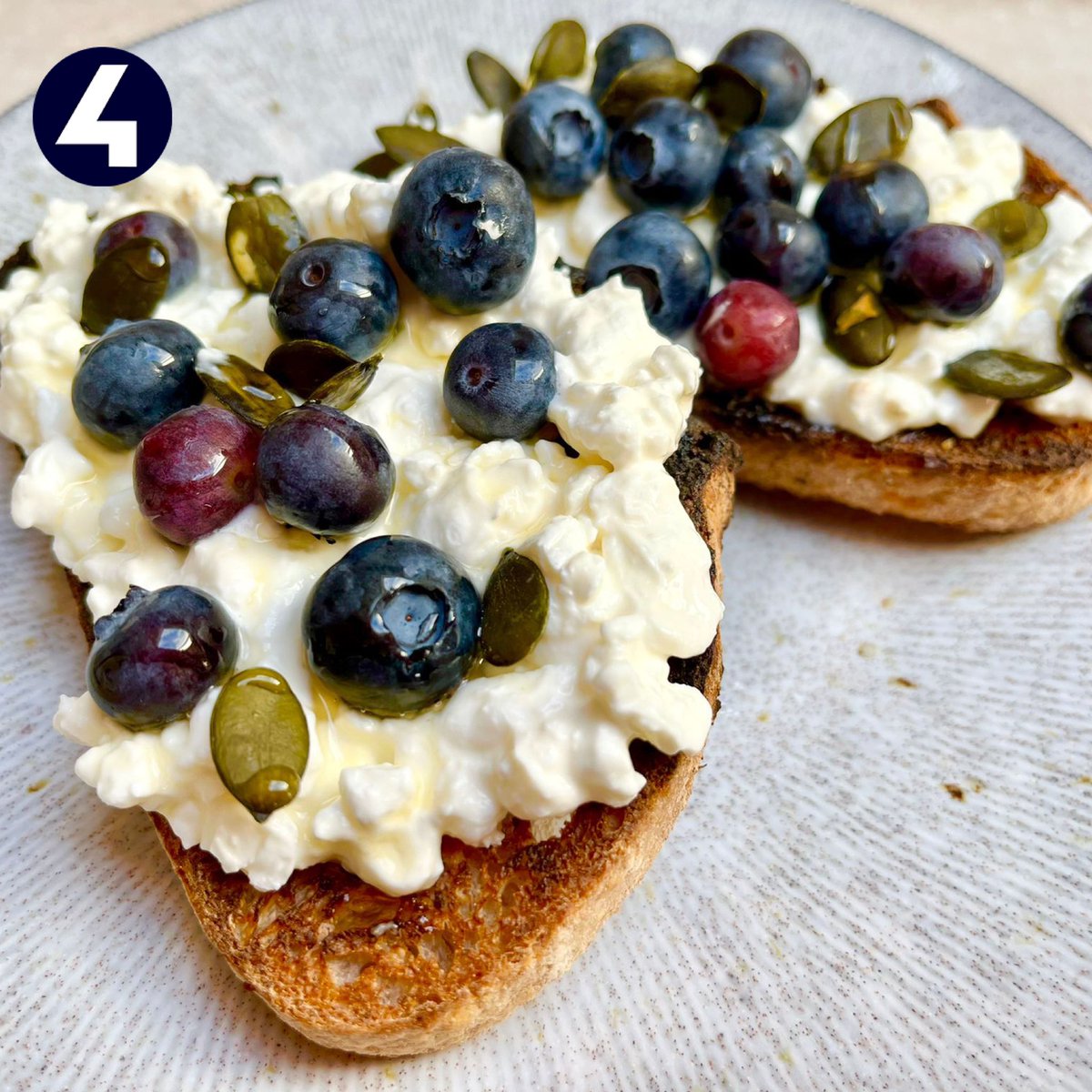 A quick, fuelling breakfast needn’t be complicated:

▪️Sourdough spelt toast (carbohydrate, fibre)
▪️Cottage cheese (protein, calcium, B12)
▪️Blueberries (antioxidants, fibre)
▪️Pumpkin seeds (magnesium, potassium)
▪️Honey (carbohydrate)