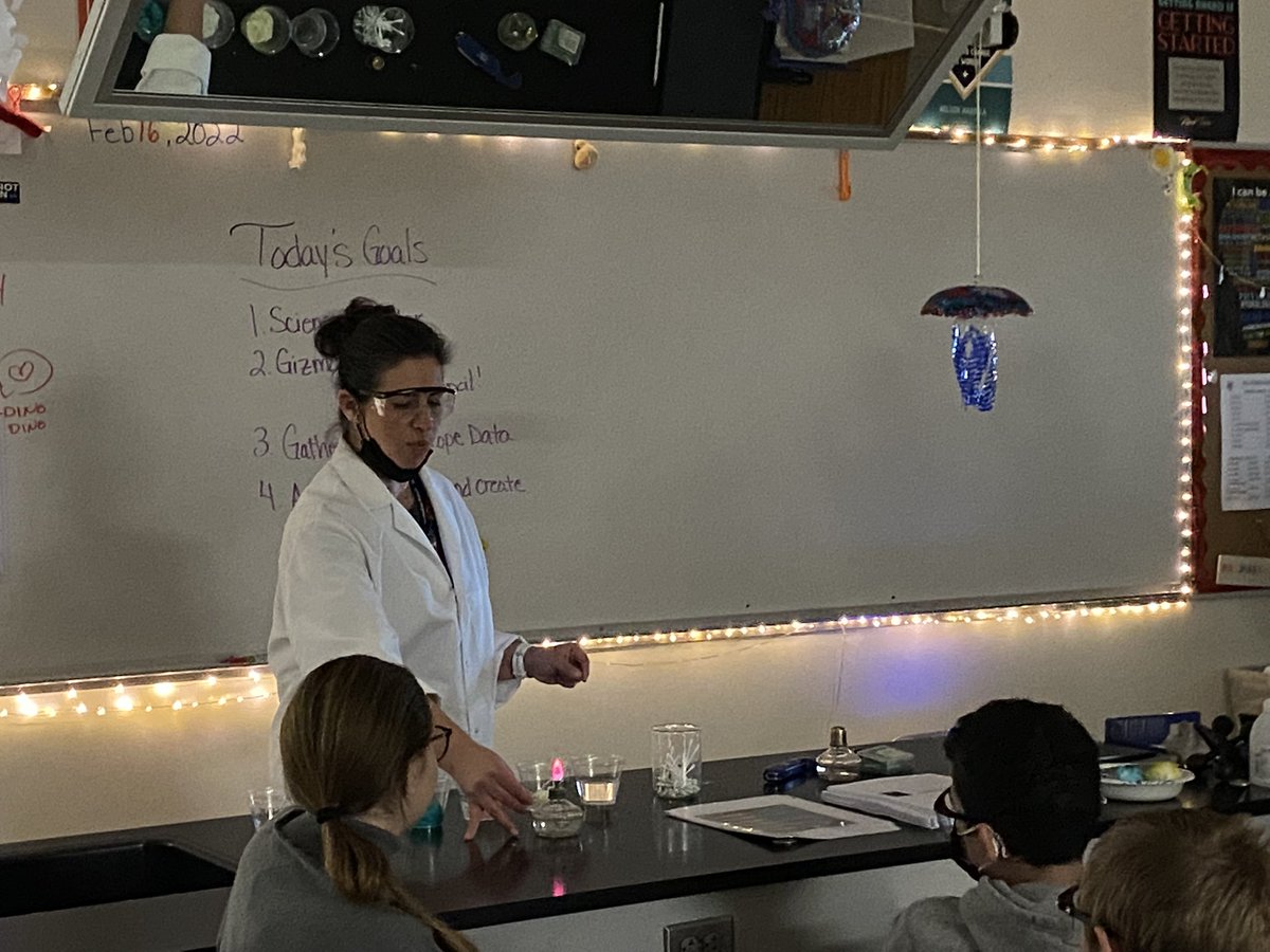 GordonRVMS's tweet image. Mrs. Marxhausen’s 8th grade class experiencing a live demonstration of how different elements burn and how that connects to visible light through the study of spectroscopy. #spectroscopy #light #8thgrade #scienceissocool @RanchViewMS @MarxhausenRVMS