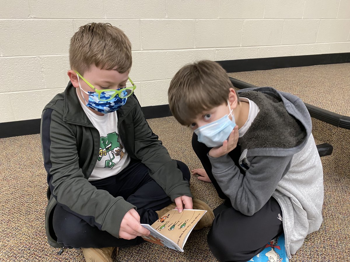 MrsMStack's tweet photo. My fourth graders enjoyed meeting their first grade book buddies and sharing their favorite books today! #goodbetterBUTZ https://t.co/3ArU8MOqev
